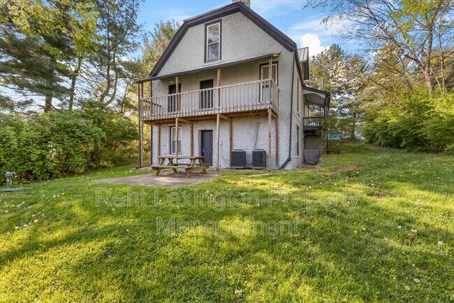 Building Photo - 306 E High St