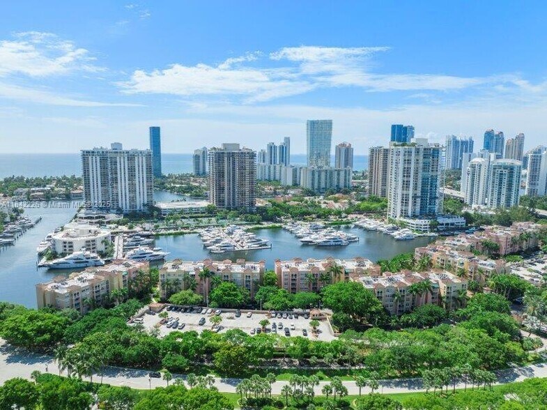 Primary Photo - 19999 E Country Club Dr