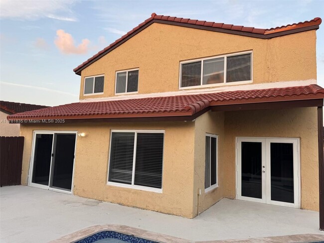 Building Photo - 1096 SW 134th Ct