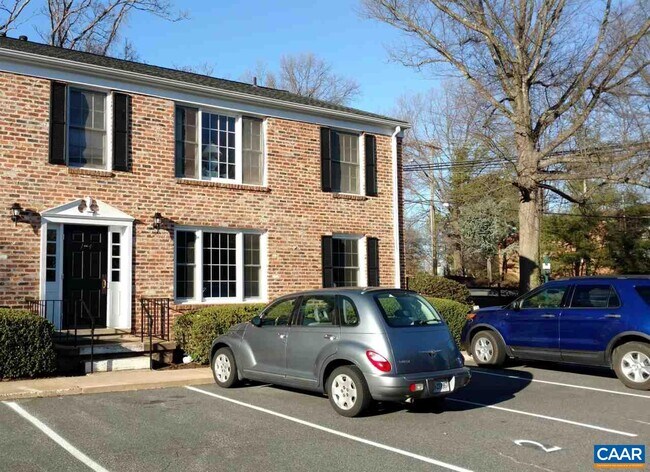 Primary Photo - 2527 Hydraulic Rd