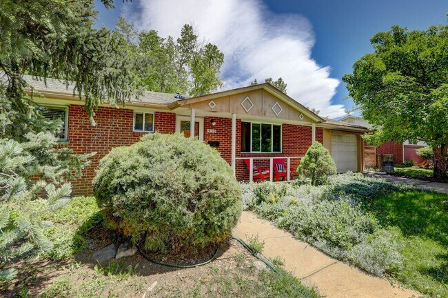 Building Photo - PRE-LEASE 4 BED 2 BATH – Updated Brick Hom...