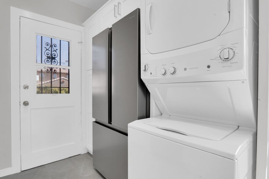 Building Photo - 5973 Guthrie Ave