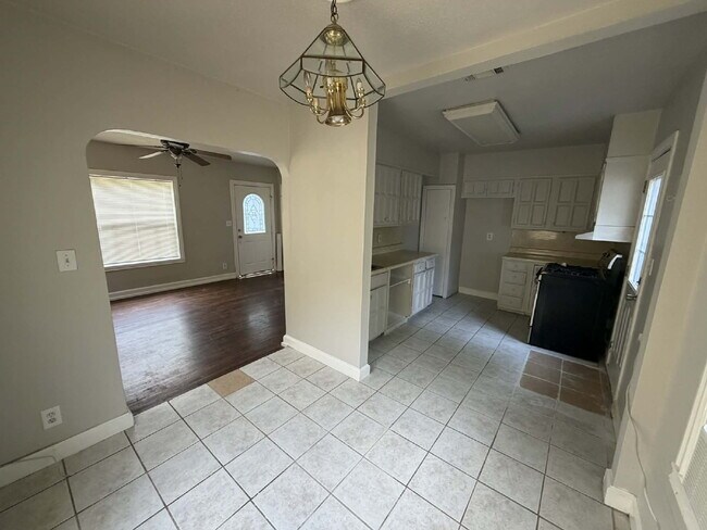 Building Photo - Cute 2 bedroom, 1 bath near Harvard & Admiral