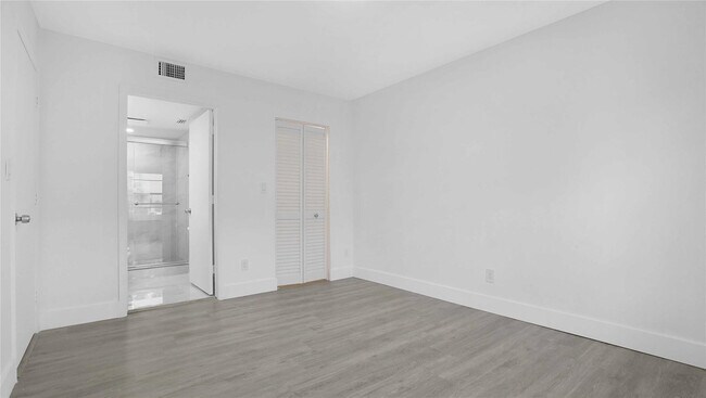 Building Photo - 9466 Boca Cove Cir