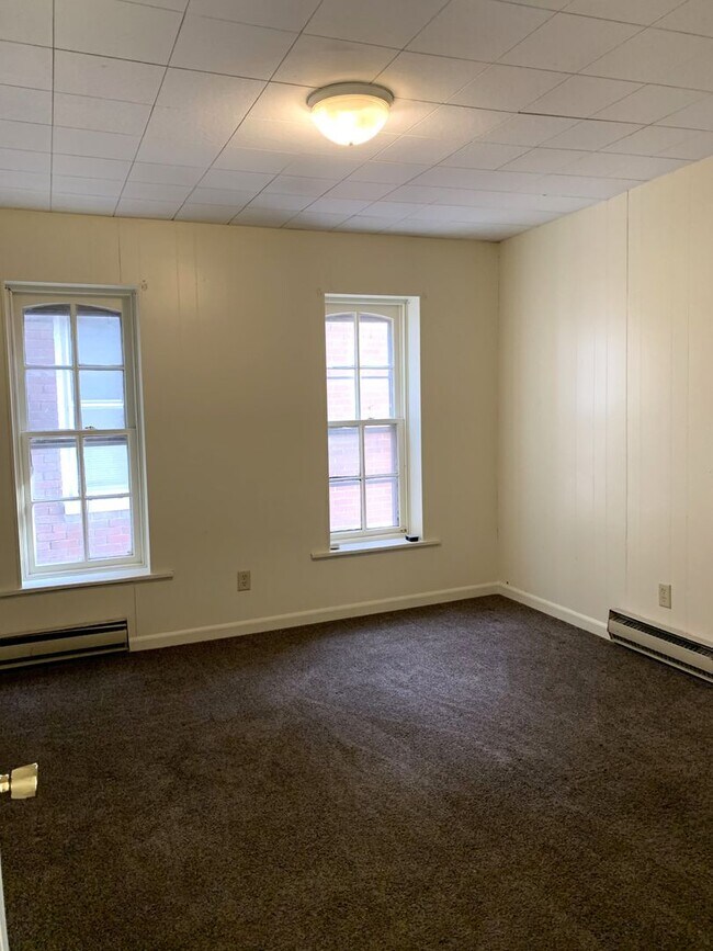 Building Photo - 212 E King St