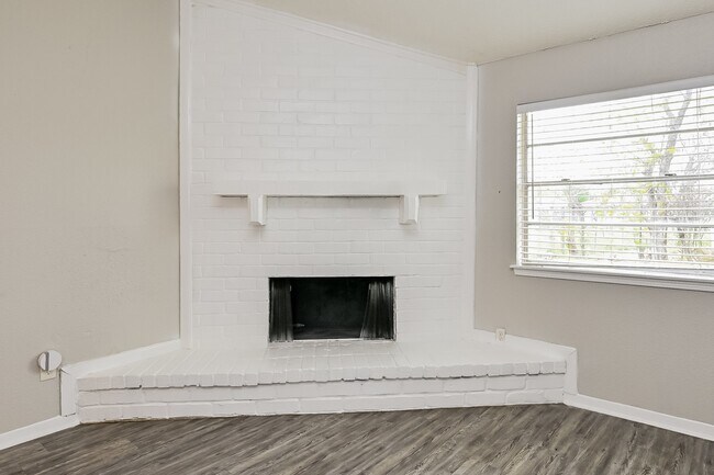 Building Photo - 4927 Kilkenny Dr