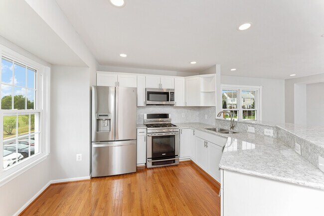 kitchen - 44132 Mistletoe Ter