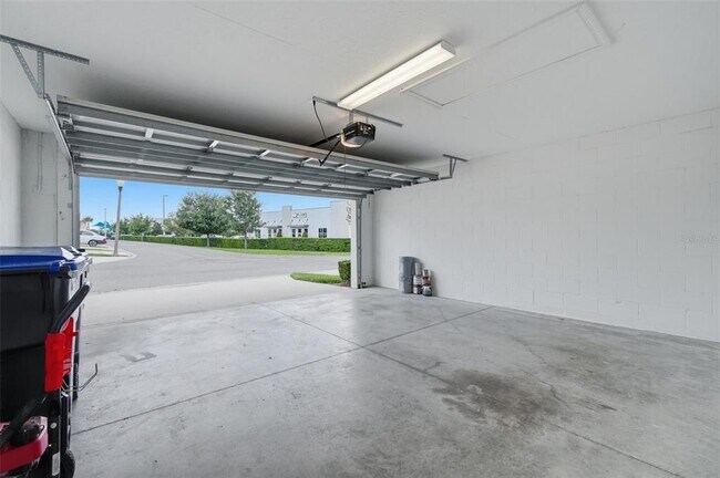 Building Photo - 15591 Honeybell Dr