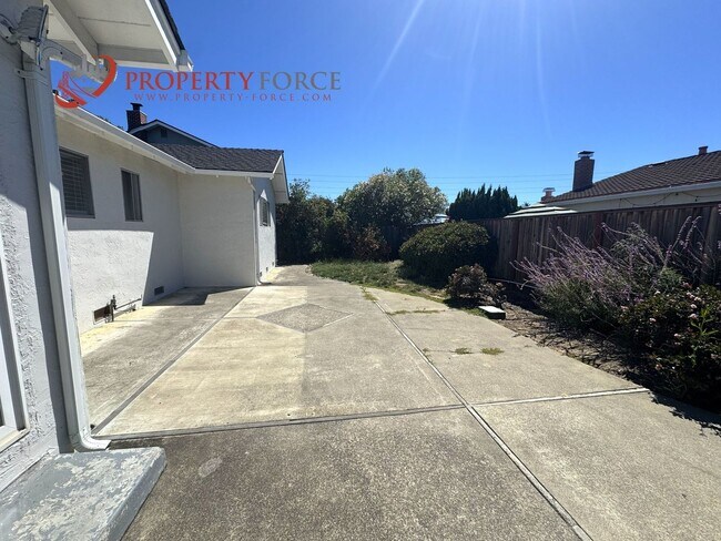 Building Photo - Bright Foster City 4Bed 2Bath Home with Hardwood Floors and Private Yard - OFFERED BY PROPERTY FO...