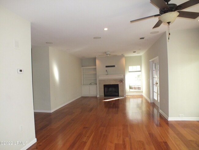 Building Photo - 714 N Reeve Rd