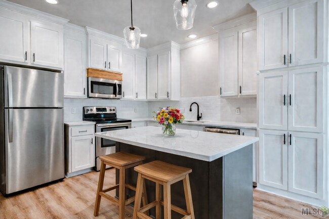 Building Photo - 8065 Lockhart Rd