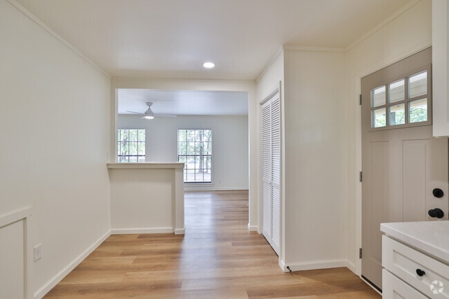 2BR, 1BA - 750SF - Kitchen - Timber Ridge