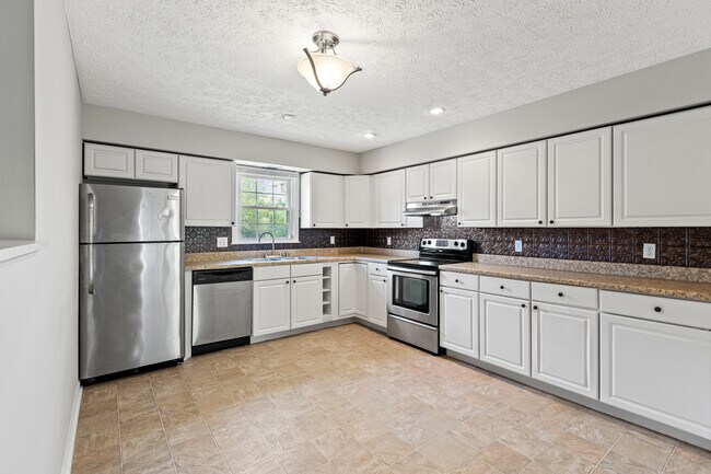 Building Photo - 1200 Tishoff Dr