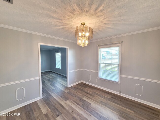 Building Photo - 2512 W 27th St