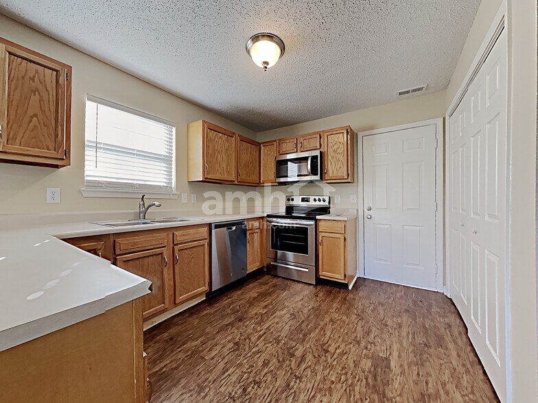 Building Photo - 11946 Sapling Cir