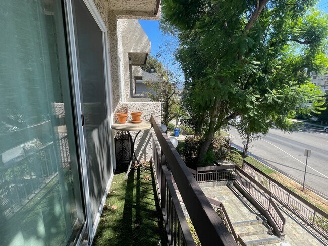 Building Photo - 12157 Moorpark St