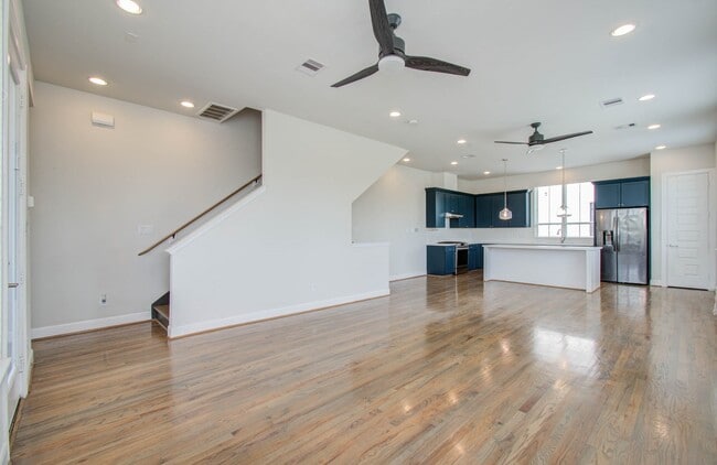 Building Photo - 2812 Grand Fountains Dr