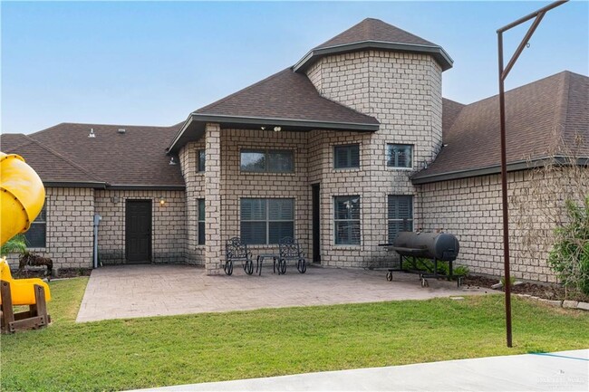 Building Photo - 2314 Woodland Dr