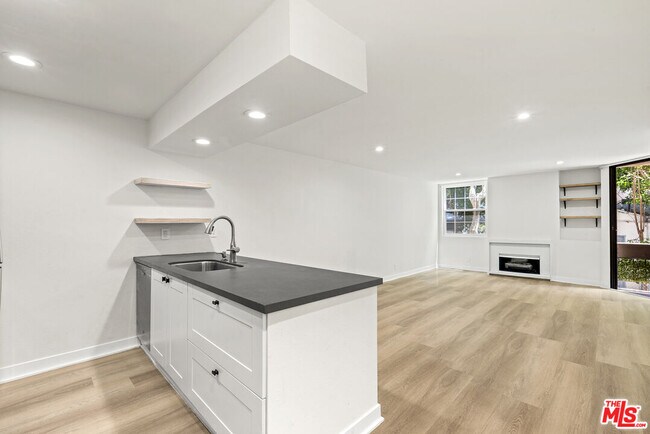 Building Photo - 750 Kings Rd