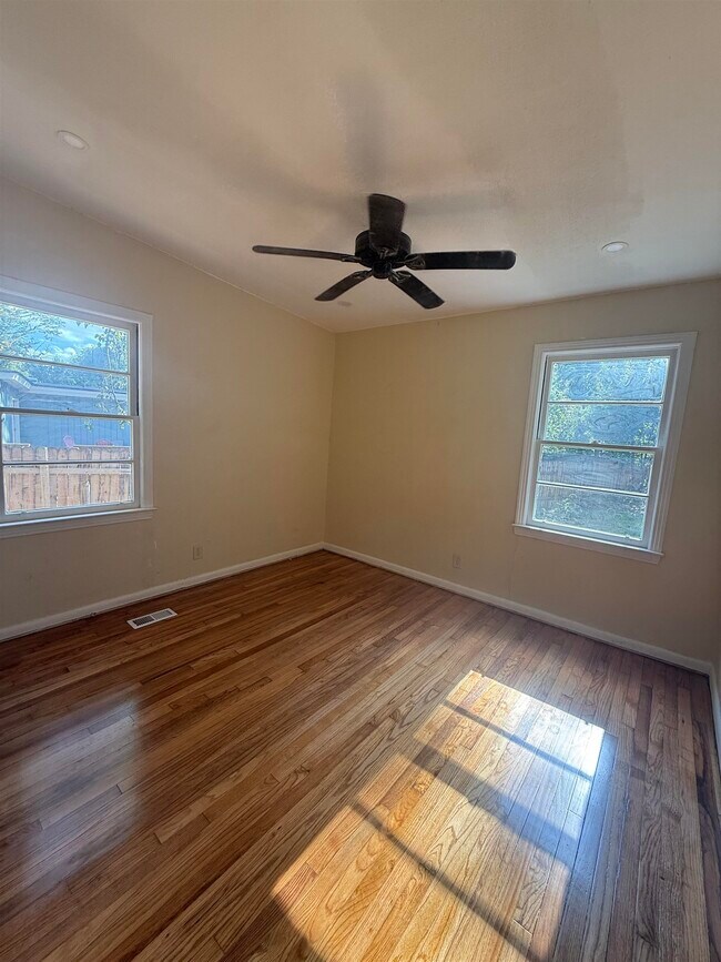 Building Photo - 1811 Tyndall Dr