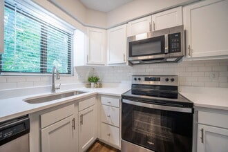 Building Photo - 3150 Griggsview Ct