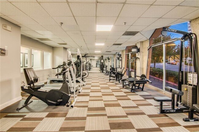 Building Photo - 2479 Peachtree Rd