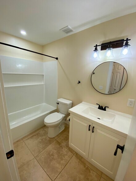Building Photo - 6248 Gretna Green Ct N