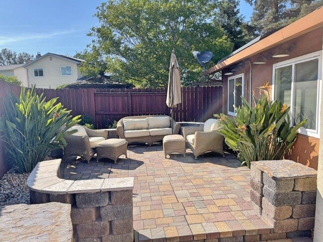 Building Photo - Beautifully Remodeled 3 Bedroom One Story ...