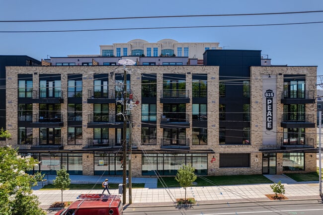 Building Photo - 615 W Peace St