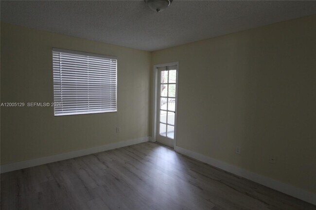 Building Photo - 2890 N Oakland Forest Dr