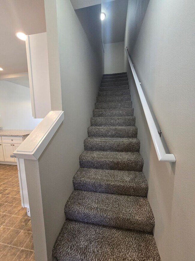 Building Photo - Possibly the Nicest & Most Convenient Townhome!