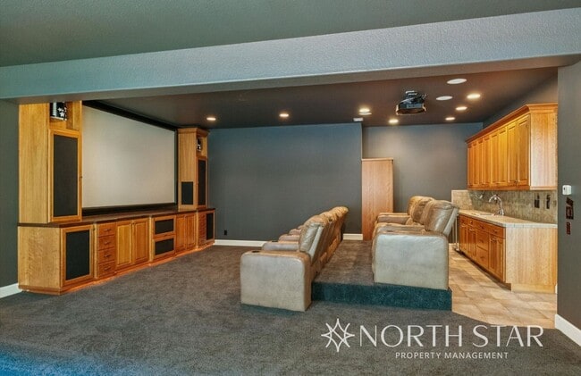 Building Photo - Stunning Bull Mountain Estate