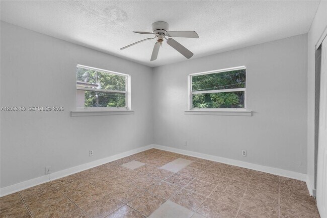 Building Photo - 632 SW 16th Ave