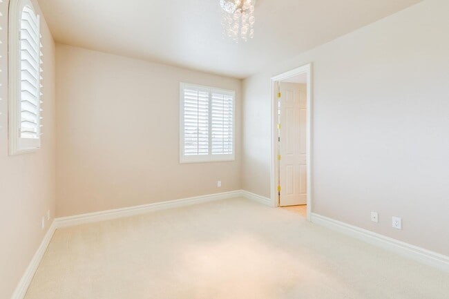 Building Photo - Live The Red Rock Country Club Lifestyle!!