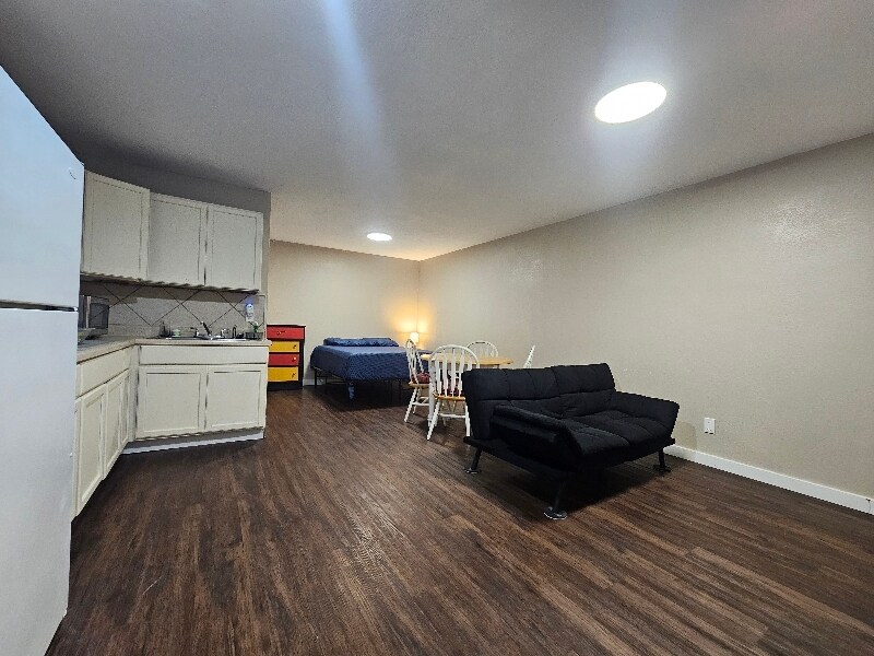 Building Photo - 2040 Indian Point Rd