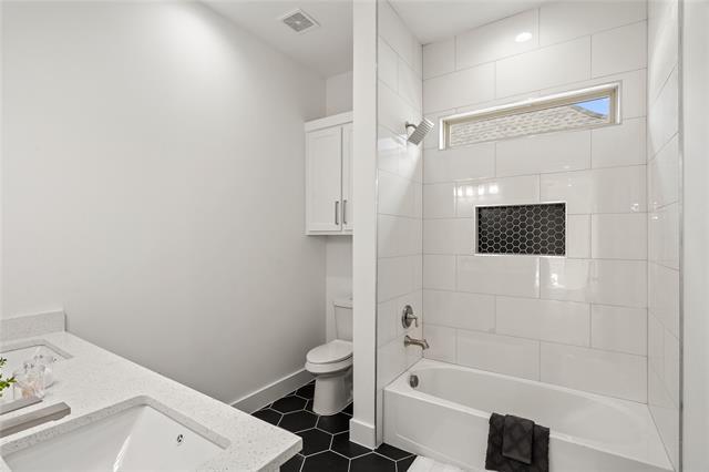 Building Photo - 907 St George Pl