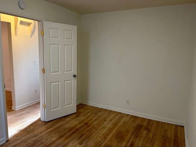 Building Photo - 1024 Euclid St