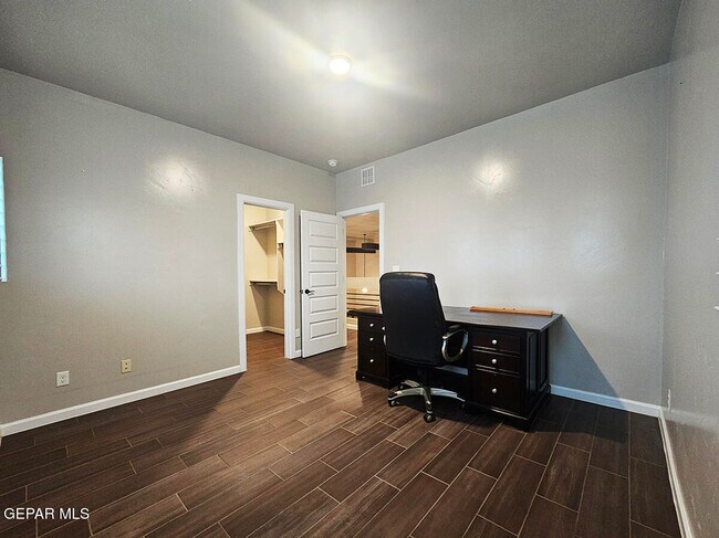 Building Photo - 13185 Tiverton Rd