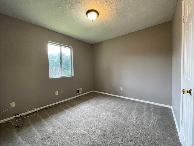 Building Photo - 4554 Doral Dr SW