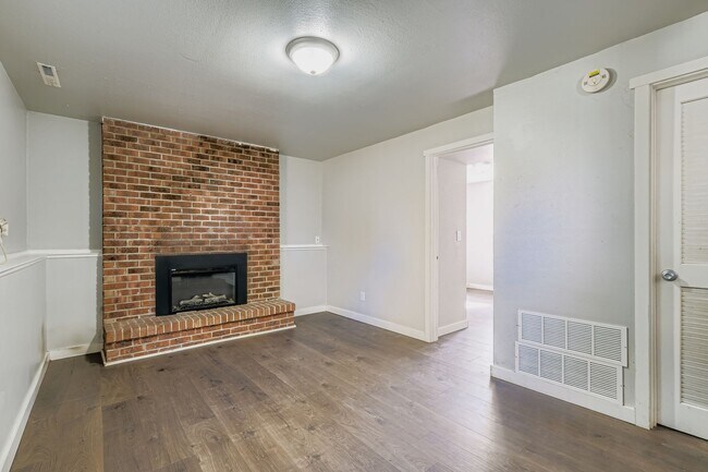 Building Photo - 529 Corte Amino