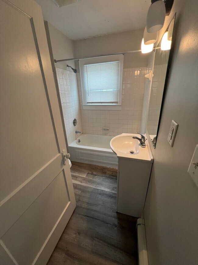 Building Photo - 2 bedroom 1 bath home