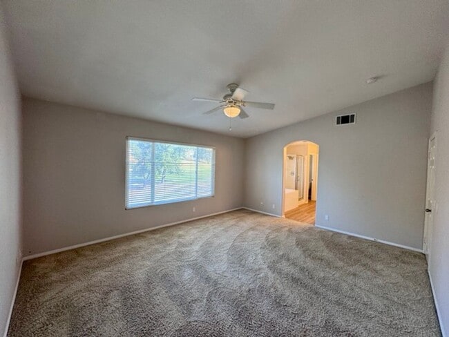 Building Photo - Beautiful 4 bedroom Temecula home sitting ...