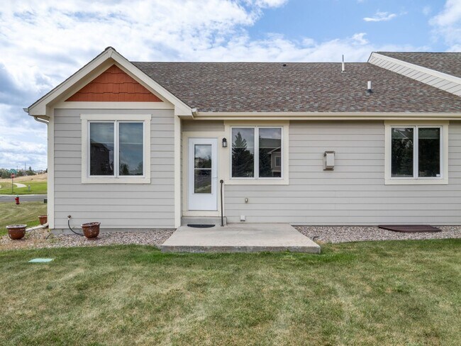 Building Photo - Exceptionally Spacious in the Pointe!