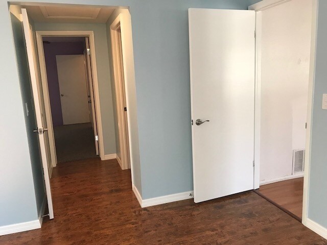 Building Photo - GREAT 3/2/1 SINGLE FAMILY HOME MINUTES TO ...