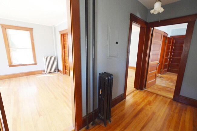 Building Photo - 53 Forest St
