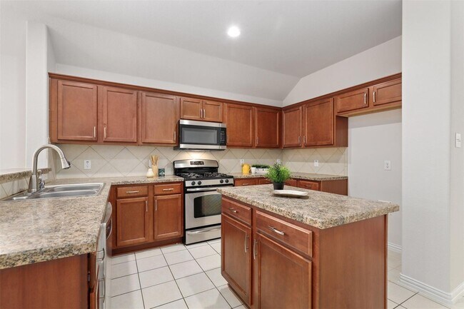 Building Photo - 115 Bird Creek Dr