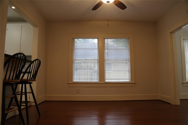 Building Photo - 808 Pecore St