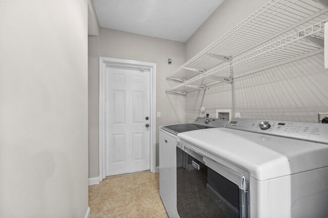 Building Photo - Larkspur Lane, Wellington, FL 33414 - 5 BR...