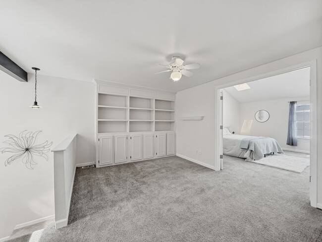 Building Photo - Move-In Ready Townhome!