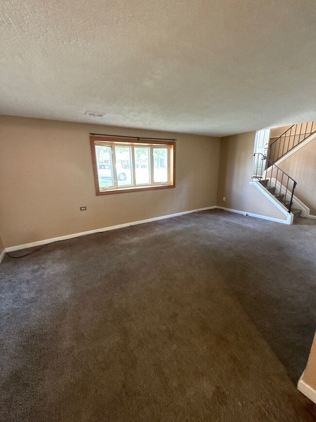Building Photo - 4 Bedroom home in Clinton Township